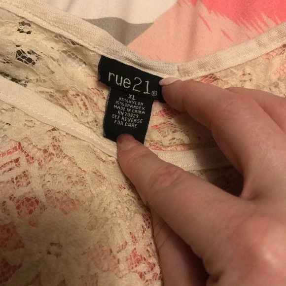 Lace tee - Picture 2 of 2